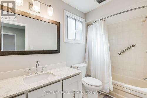 4059 Teakwood Drive, Mississauga, ON - Indoor Photo Showing Bathroom