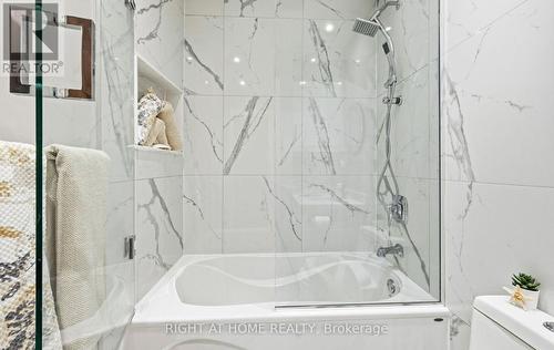 5491 Schueller Crescent, Burlington, ON - Indoor Photo Showing Bathroom