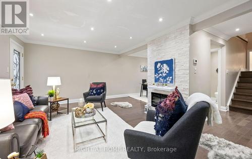 5491 Schueller Crescent, Burlington, ON - Indoor Photo Showing Living Room