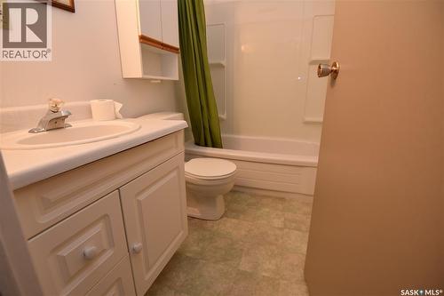 413 Maple Road E, Nipawin, SK - Indoor Photo Showing Bathroom
