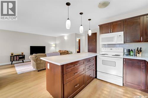 13 Carleton Drive, Saskatoon, SK - Indoor Photo Showing Kitchen