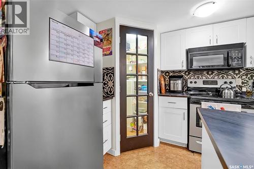 13 Carleton Drive, Saskatoon, SK - Indoor Photo Showing Kitchen