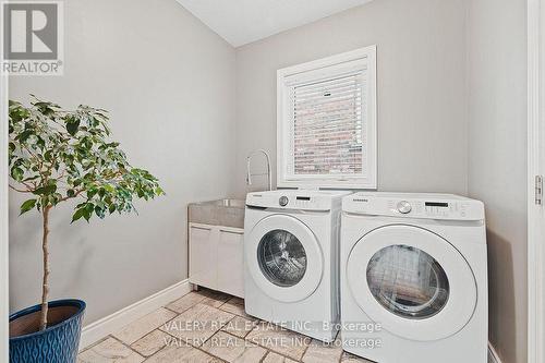 291 Zeller Drive, Kitchener, ON - Indoor Photo Showing Laundry Room