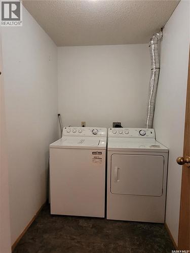 205 306 Perkins Street, Estevan, SK - Indoor Photo Showing Laundry Room