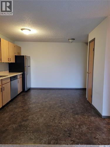 205 306 Perkins Street, Estevan, SK - Indoor Photo Showing Kitchen
