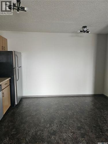 205 306 Perkins Street, Estevan, SK - Indoor Photo Showing Kitchen