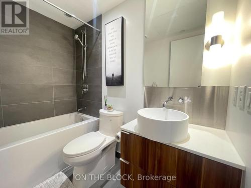 509 - 185 Roehampton Avenue, Toronto, ON - Indoor Photo Showing Bathroom