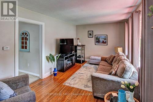 396 Avondale Road, London East (East H), ON - Indoor Photo Showing Living Room