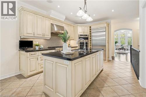19 Simmonds Drive Unit# 8, Guelph, ON - Indoor Photo Showing Kitchen With Upgraded Kitchen