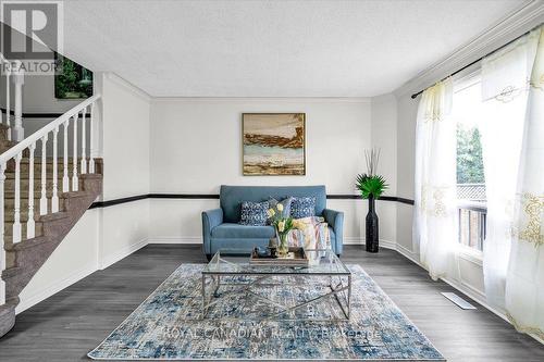 72 Short Crescent, Clarington, ON - Indoor Photo Showing Living Room