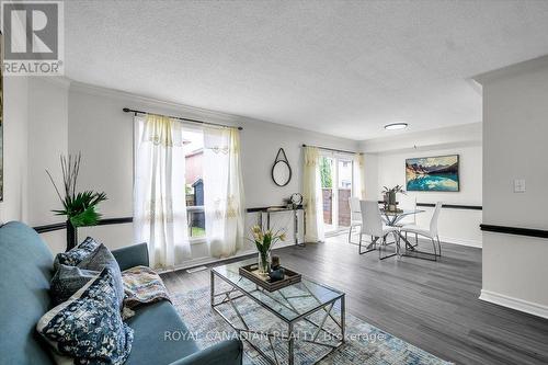 72 Short Crescent, Clarington, ON - Indoor Photo Showing Living Room