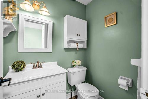 72 Short Crescent, Clarington, ON - Indoor Photo Showing Bathroom