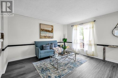 72 Short Crescent, Clarington, ON - Indoor Photo Showing Living Room