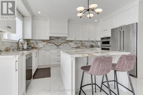 7205 19Th Side Road, King, ON - Indoor Photo Showing Kitchen With Upgraded Kitchen