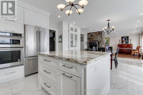 7205 19Th Side Road, King, ON - Indoor Photo Showing Kitchen With Upgraded Kitchen
