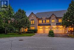 64 JENNY THOMPSON COURT Richmond Hill, ON L4S 0E7