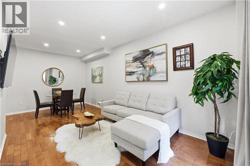 10 Davidson Boulevard Unit# 24, Dundas, ON - Indoor Photo Showing Living Room