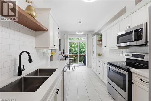 10 Davidson Boulevard Unit# 24, Dundas, ON - Indoor Photo Showing Kitchen With Stainless Steel Kitchen With Double Sink With Upgraded Kitchen