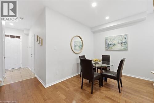 10 Davidson Boulevard Unit# 24, Dundas, ON - Indoor Photo Showing Dining Room