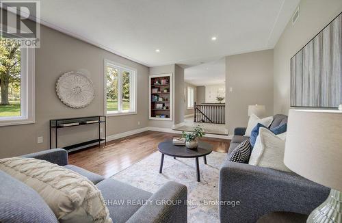 3335 Lobsinger Line, Wellesley, ON - Indoor Photo Showing Living Room