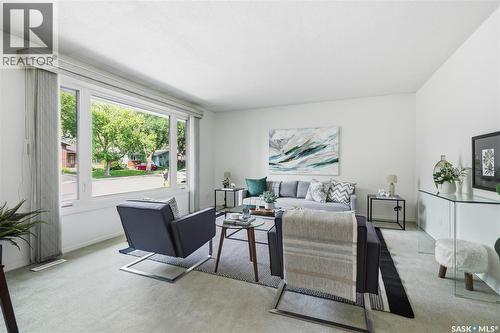 1422 East Heights, Saskatoon, SK - Indoor Photo Showing Living Room