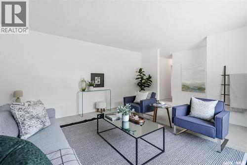 1422 East Heights, Saskatoon, SK - Indoor Photo Showing Living Room