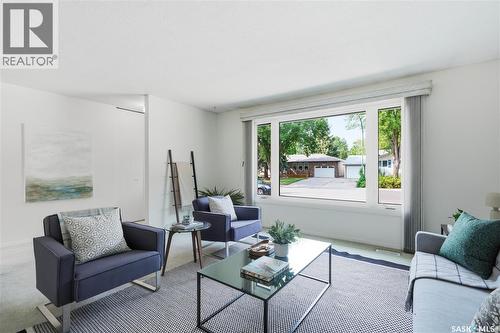 1422 East Heights, Saskatoon, SK - Indoor Photo Showing Living Room