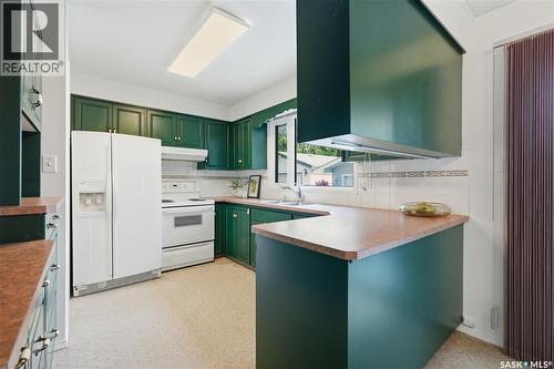 1422 East Heights, Saskatoon, SK - Indoor Photo Showing Kitchen