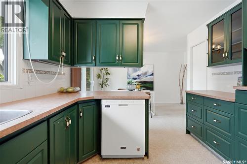 1422 East Heights, Saskatoon, SK - Indoor Photo Showing Kitchen