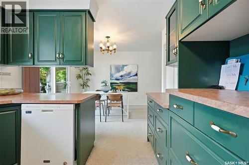 1422 East Heights, Saskatoon, SK - Indoor Photo Showing Kitchen