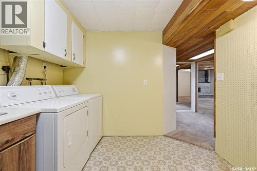 1422 East Heights, Saskatoon, SK - Indoor Photo Showing Laundry Room