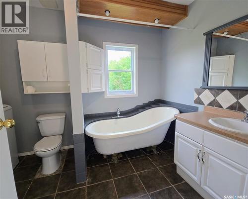 116 2Nd Avenue, Meacham, SK - Indoor Photo Showing Bathroom
