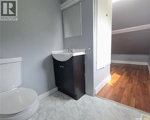 116 2Nd Avenue, Meacham, SK - Indoor Photo Showing Bathroom