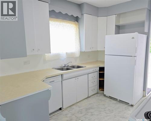 116 2Nd Avenue, Meacham, SK - Indoor Photo Showing Kitchen With Double Sink