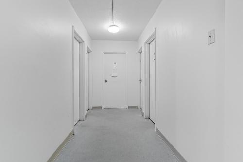 10665 96 St Nw, Edmonton, AB - Indoor Photo Showing Other Room
