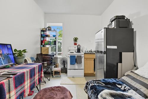 10665 96 St Nw, Edmonton, AB - Indoor Photo Showing Bedroom