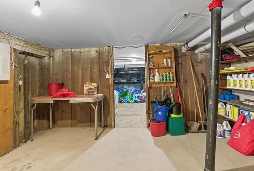 10665 96 St Nw, Edmonton, AB - Indoor