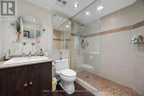 1010 - 2261 Lake Shore Boulevard W, Toronto, ON - Indoor Photo Showing Bathroom