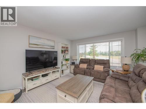 3645 Patten Drive, Armstrong, BC - Indoor Photo Showing Living Room