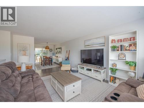 3645 Patten Drive, Armstrong, BC - Indoor Photo Showing Living Room