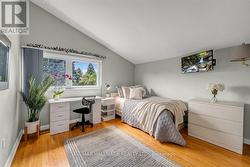 Spacious bdrms w/vaulted ceilings - 