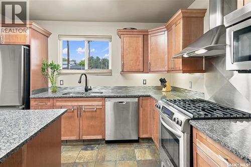1201 Spadina Crescent W, Saskatoon, SK - Indoor Photo Showing Kitchen With Stainless Steel Kitchen With Upgraded Kitchen