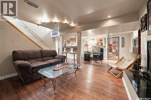 1201 Spadina Crescent W, Saskatoon, SK - Indoor Photo Showing Living Room