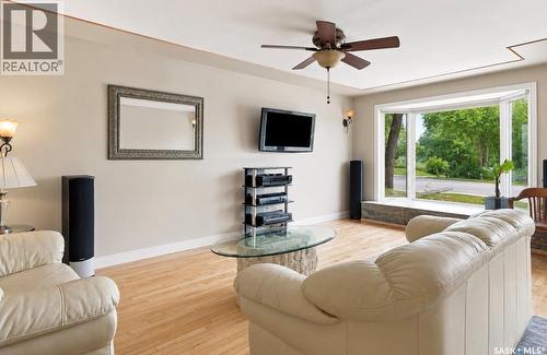 1201 Spadina Crescent W, Saskatoon, SK - Indoor Photo Showing Living Room