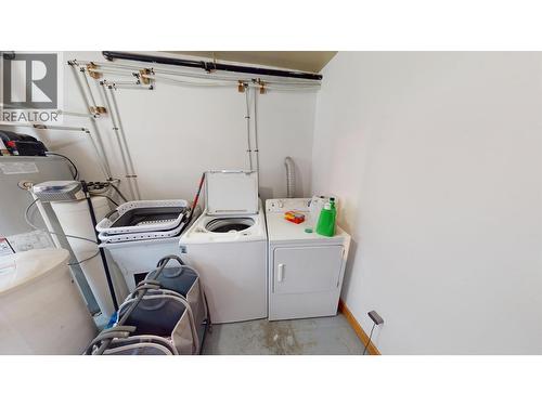 1944 Poplar Avenue, Quesnel, BC - Indoor Photo Showing Laundry Room