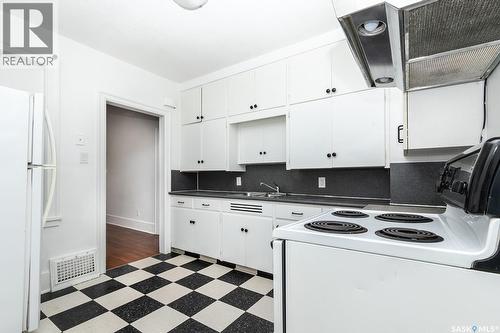 1223 C Avenue N, Saskatoon, SK - Indoor Photo Showing Kitchen