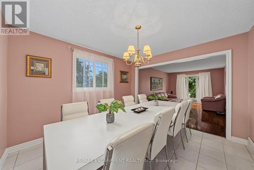 2 Cresthaven Drive, Hamilton, ON - Indoor Photo Showing Dining Room