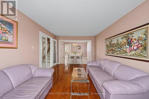 2 Cresthaven Drive, Hamilton, ON - Indoor Photo Showing Living Room