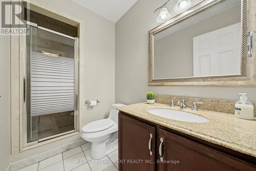 2 Cresthaven Drive, Hamilton, ON - Indoor Photo Showing Bathroom