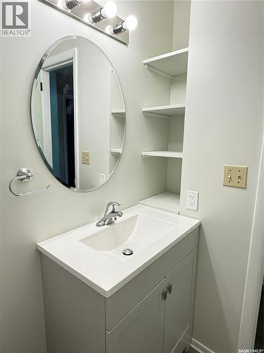 1305 Park Avenue, Weyburn, SK - Indoor Photo Showing Laundry Room